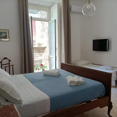 78 Materdei Oda ve Kahvaltı Napoli