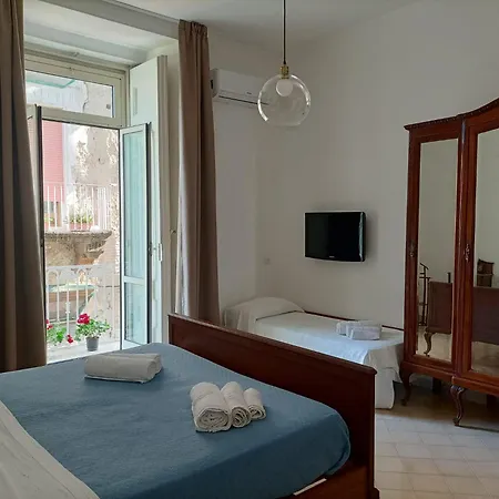 Bed & Breakfast Dimora Materdei 78 Naples